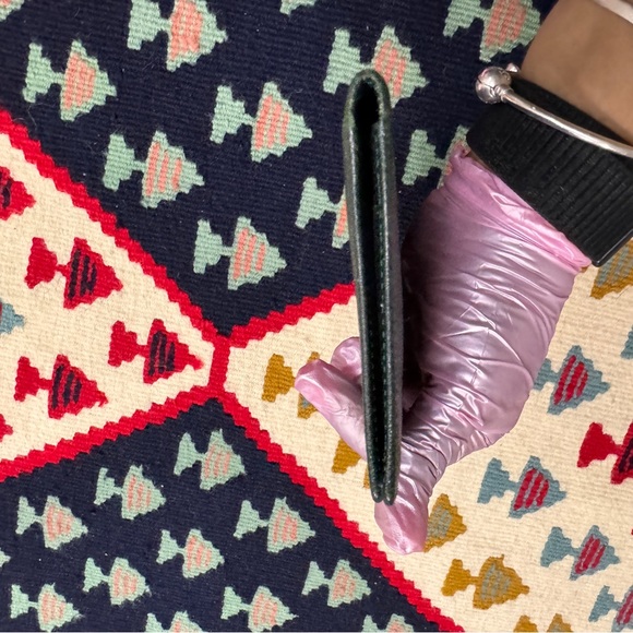 LOUIS VUITTON
Taiga Porte-Chequier Cartes Credit
Wallet - Picture 7 of 12